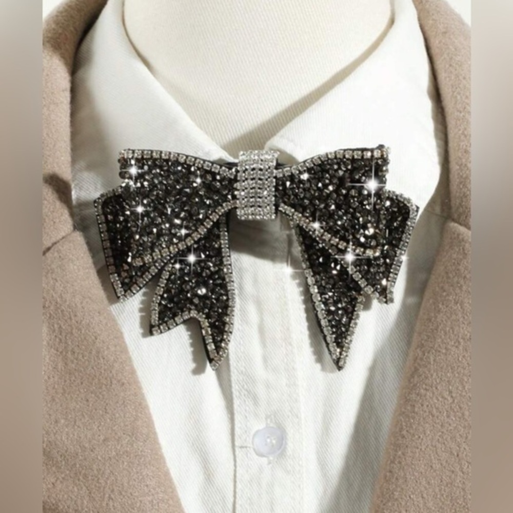 ✨NEW✨ 💋 Sparkling Black Bow Tie Brooch